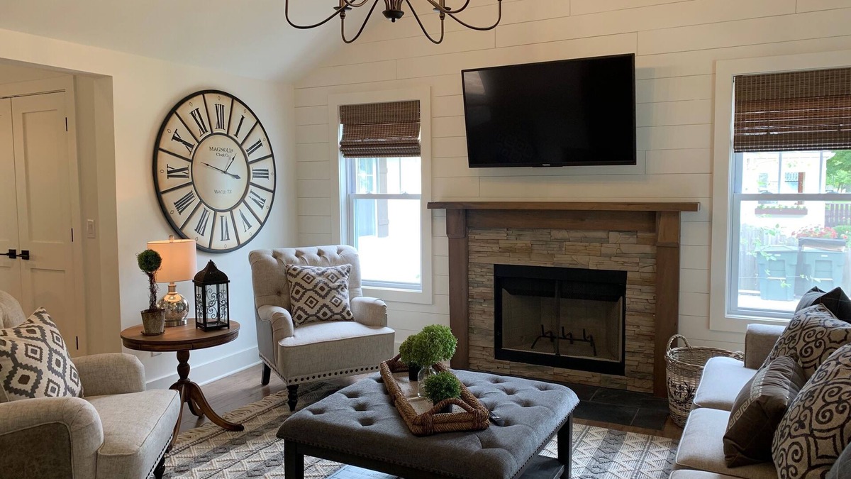 Three Oaks House | 3 bed/2 bath designer home 100 steps to Journeyman! Just 30 mins to Notre Dame!
