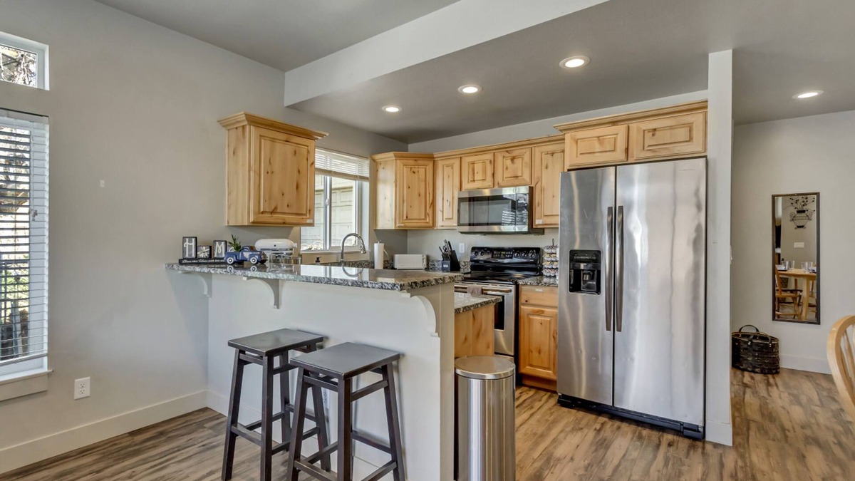 Layton House | 3 Bed 2 Bath King Beds With Smoker Grill