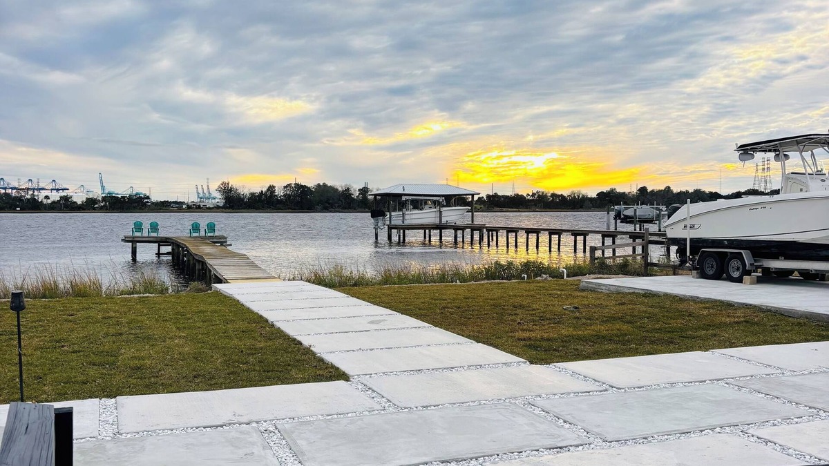 Brown Island House | 3 bed 2 bath Pool home Andrew’s island. Dolphin views from dock!