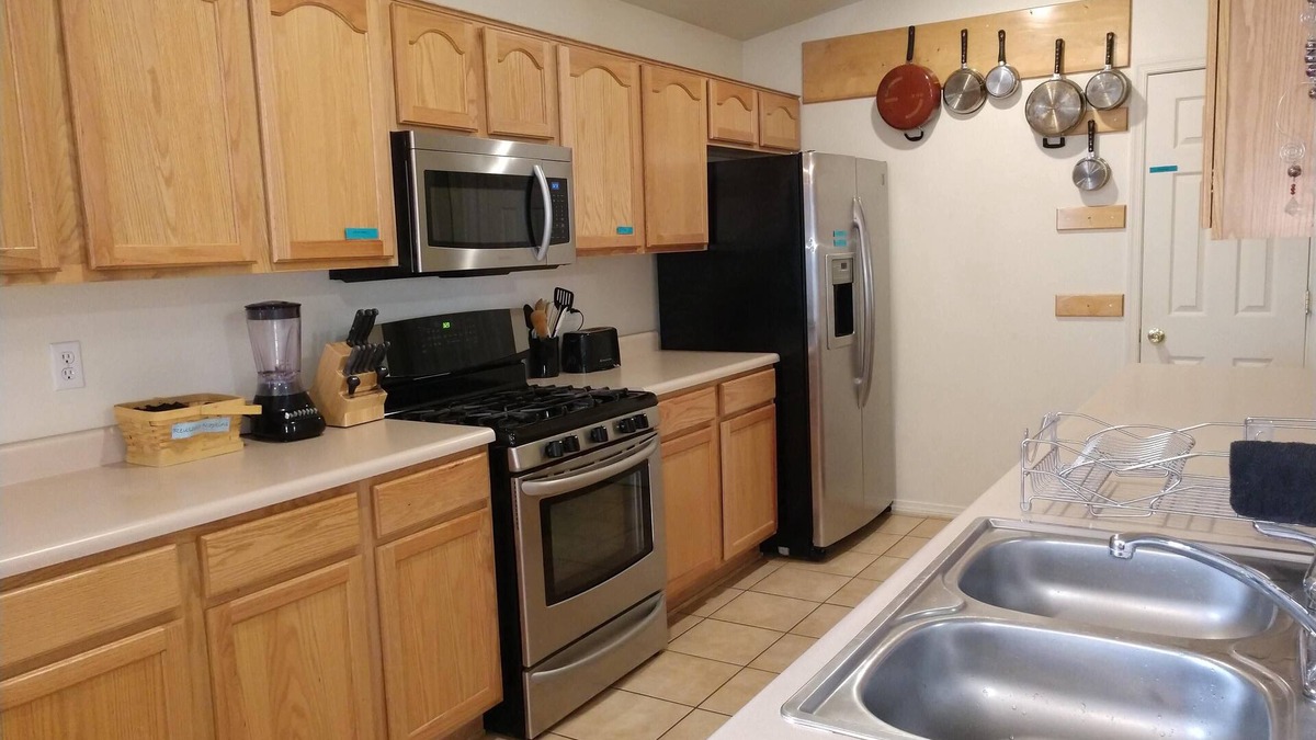 Westgate Heights House | 3 Bed 2 Bath Westside Minutes to I40 Driveway Parking King Sleep Number Bed