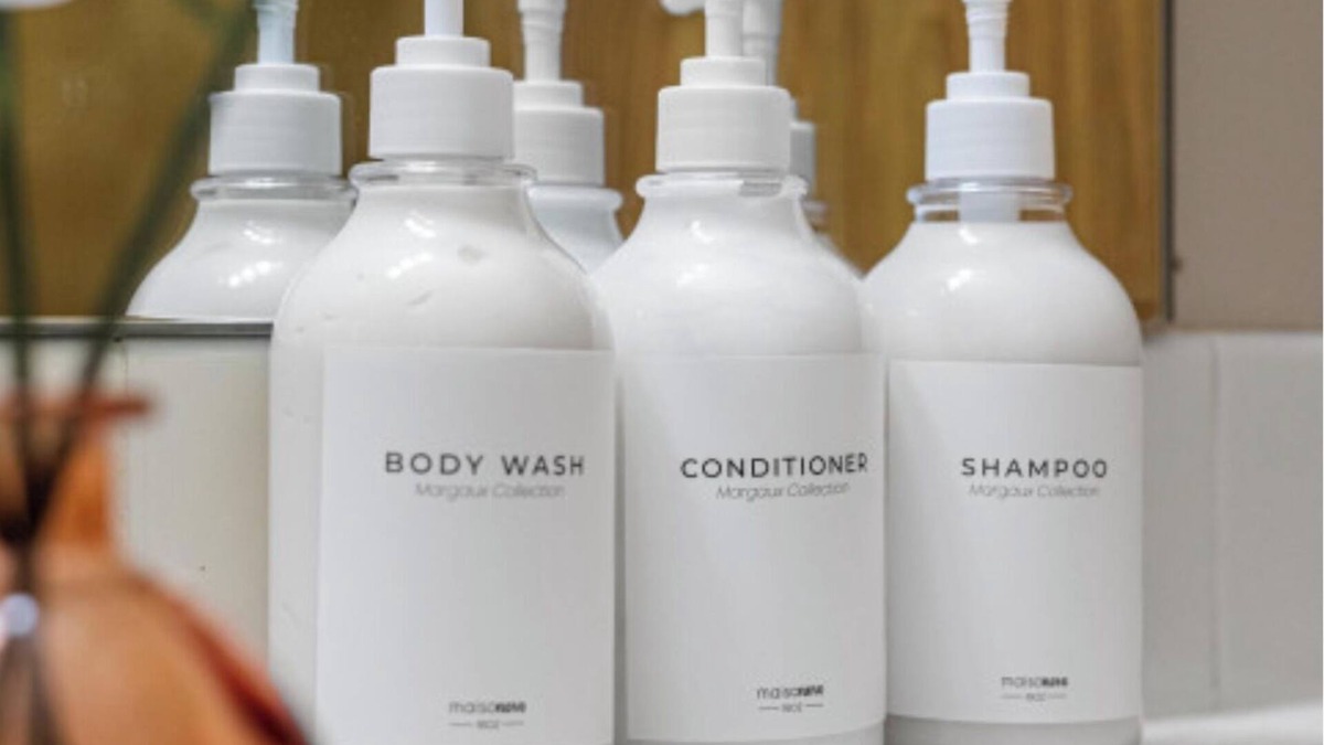 Springfield House | 3 bed 2 bath with 2 car garage fully furnished everything new