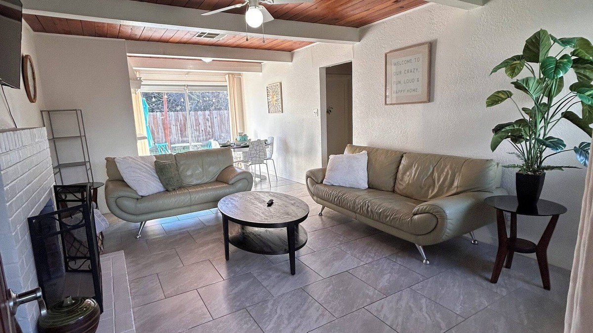 Merced House | 3 bed 2bath Pet friendly
