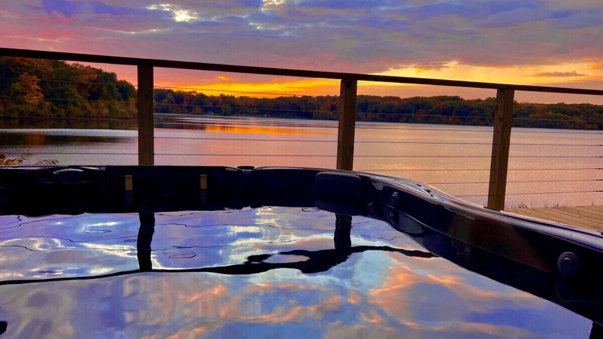 La Porte House | 3 Bed 3 Ba Screenporch/Sunset Lake Views