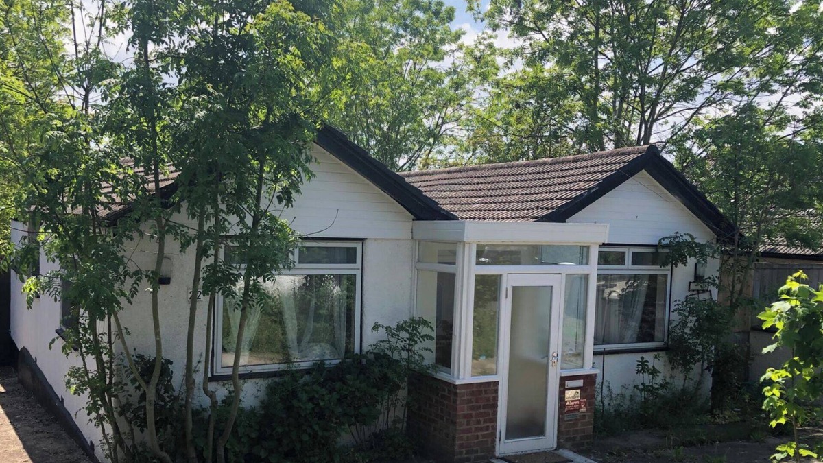 Cray Valley East Cottage | 3 Bed Cottage Retreat - Private Garden & Parking