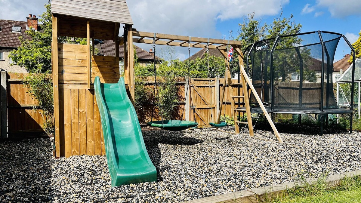 Manor House | 3 bed family house, 5min walk to tube, 30min tube to central London attractions