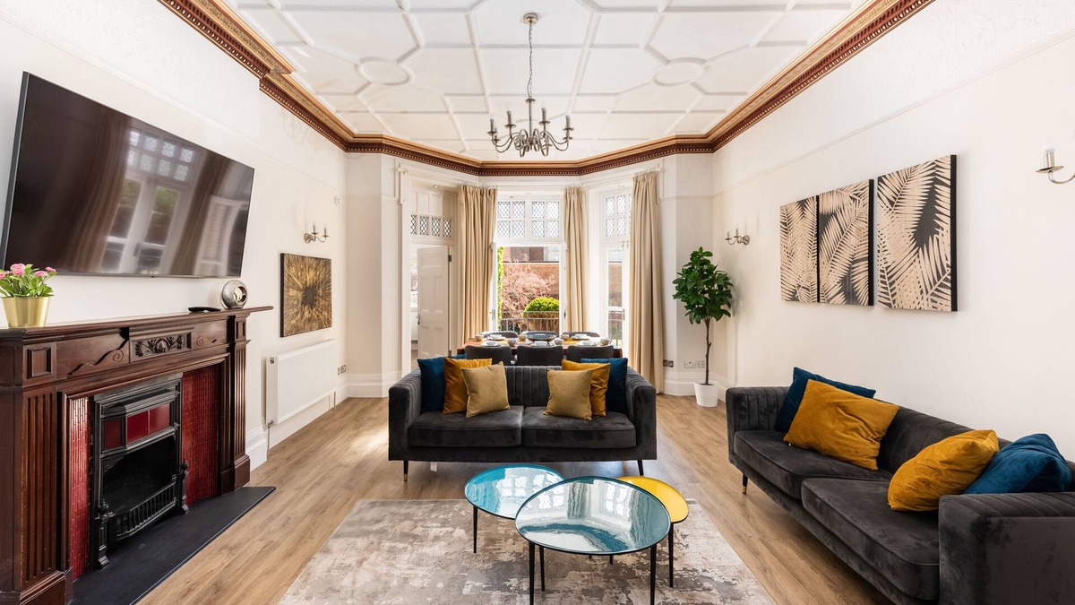 Hove Apartment | 3 Bed Garden Apartment Opposite The Beach