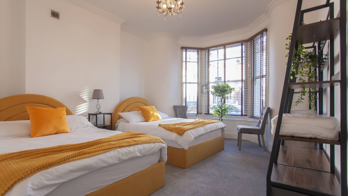 Vassall House | 3 bed House Camberwell with Private Garden