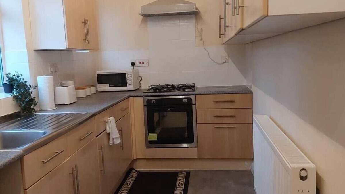 Warrington House | 3-Bed House in Warrington