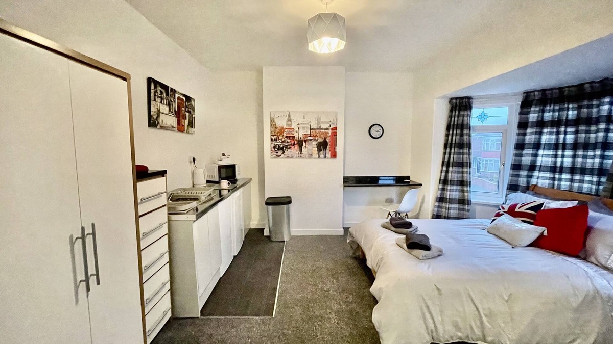 Darlington House | 3 Bed House - Sleeps 5 - Wifi, Parking