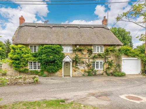 South Perrott House | 3 Bed in Beaminster 87914