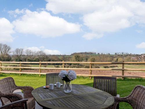 Denstone House | 3 Bed in Marston Montgomery 87450