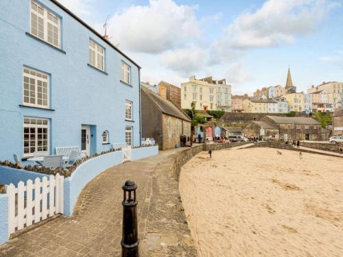 Tenby House | 3 Bed in Tenby FB095