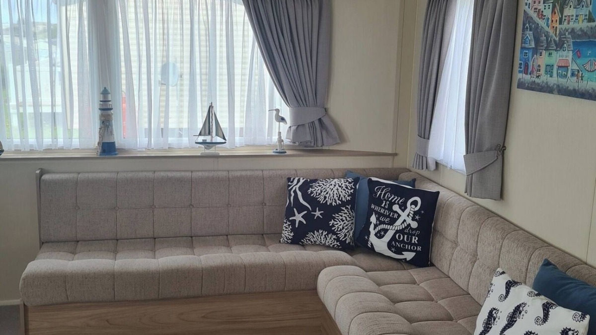 Millom Cabin | 3 Bed Lodge - Sleeps 6 - Parking - Pets - Wifi