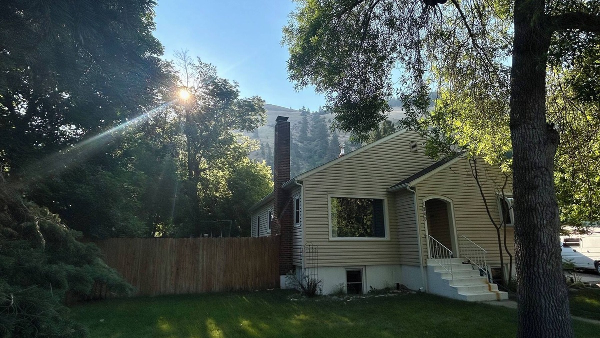 Lower Rattlesnake House | 3-bed Mountain View home, Walkable to The UofM, Creek, Hiking trails, GO GRIZ!