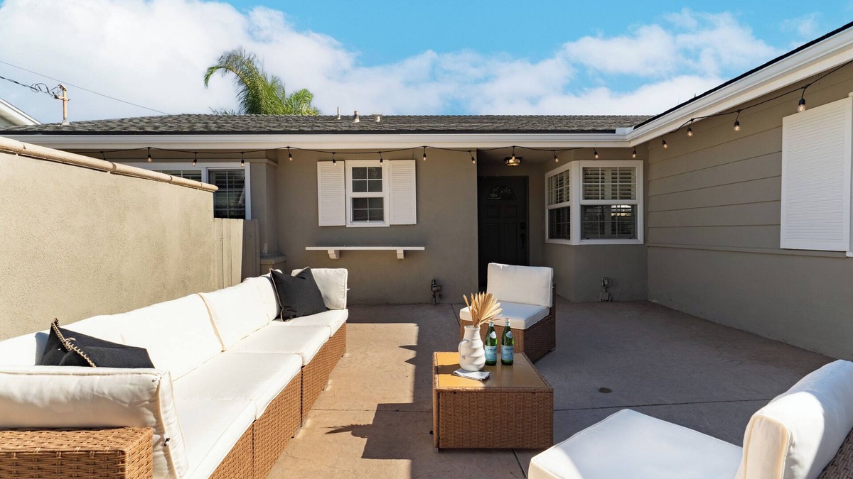 University City House | 𖤓 3 Bed w/Pool, Spa, Pool Table, Solar Pool