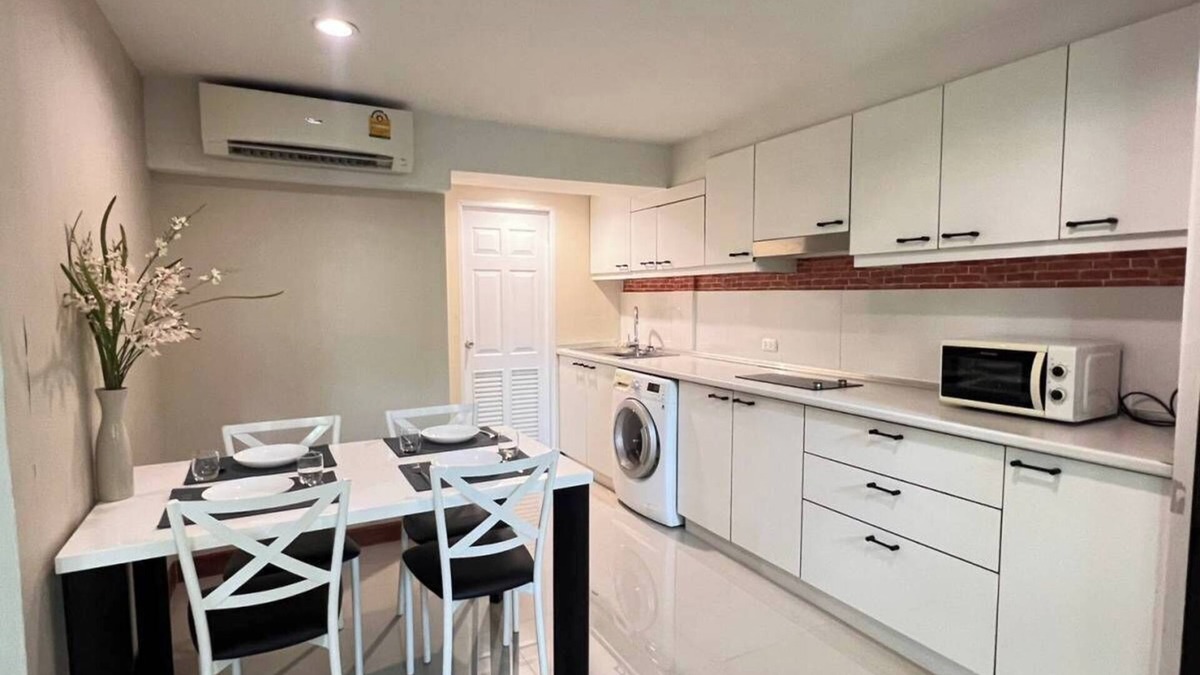 Thonglor House | 3-bedroom townhome in a fabulous area, Thonglor, Bangkok, with WiFi, AC