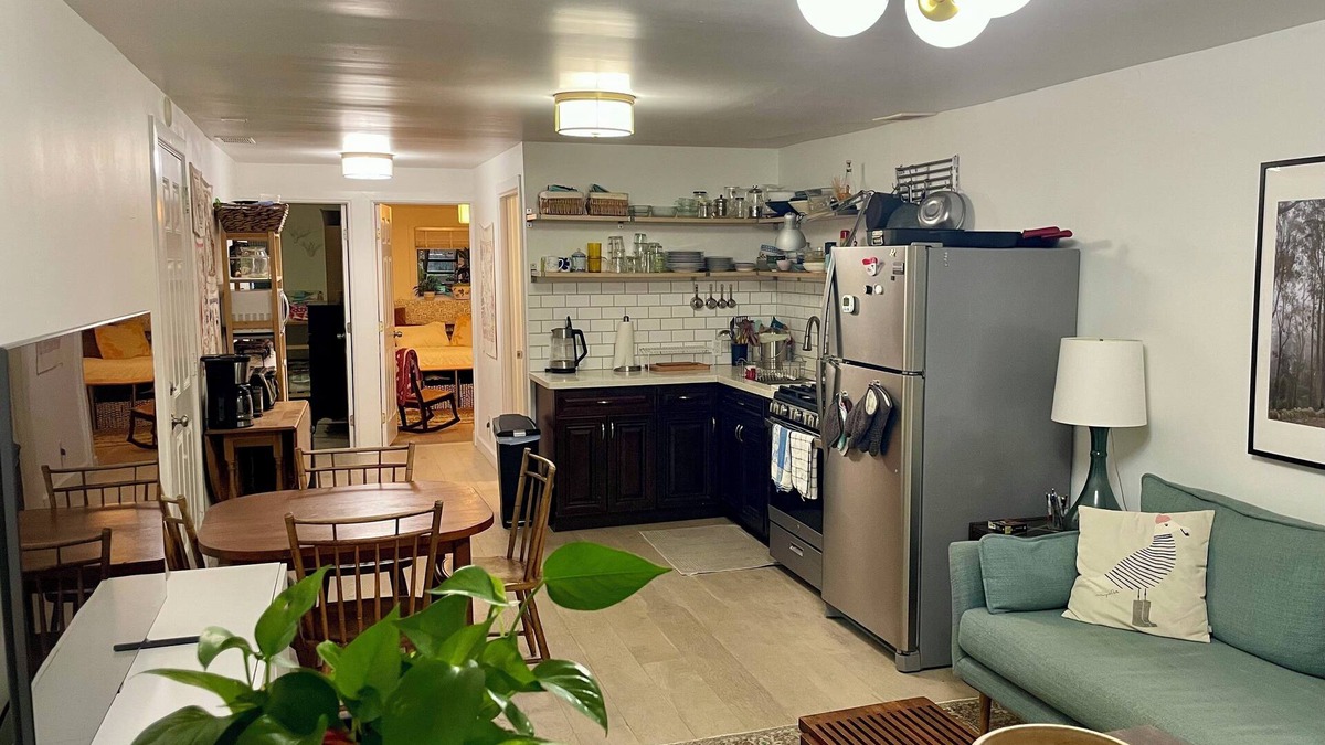 Excelsior Apartment | 3 bedroom/1 bathroom FULLY FURNISHED apartment in the Excelsior neighborhood.