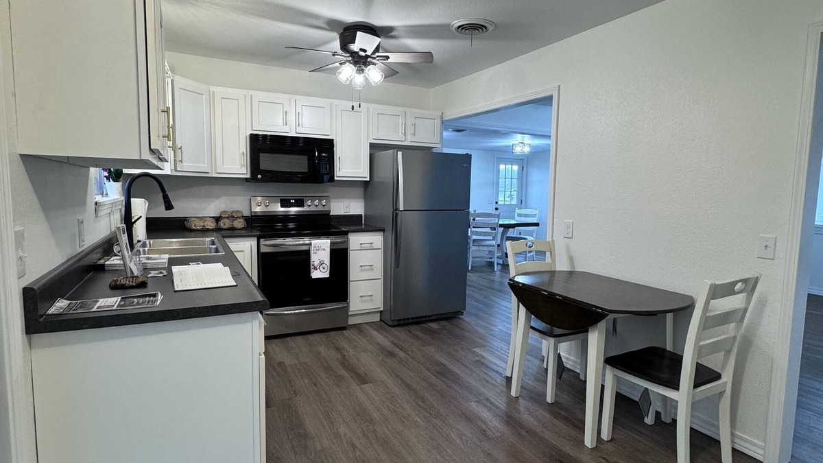 West Plains House | 3 Bedroom 1 Large Bath, w/Fenced Back Yard!n3 Miles from West Plains!