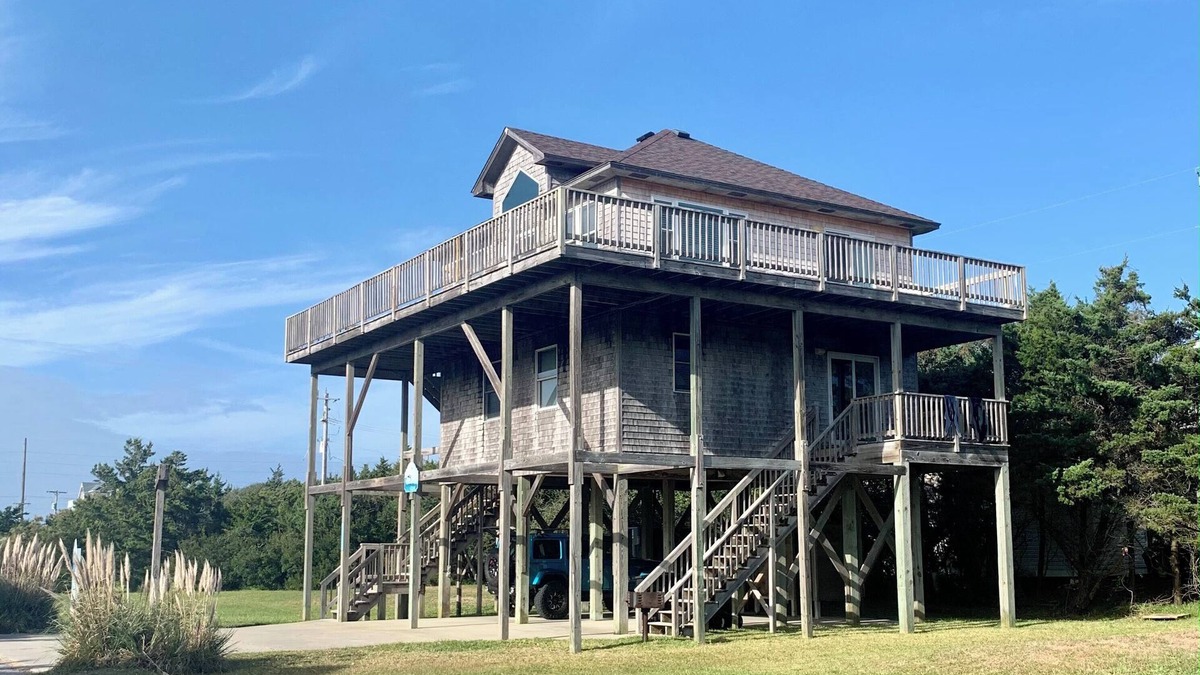 Frisco House | 3 Bedroom 2.5 Bath- Beautiful Oceanview Cottage 2 Minute Walk to Remote Beach.