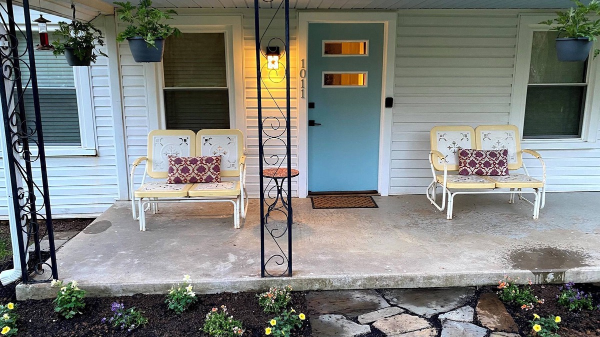 Hillsborough House | 3-bedroom, 2 bath farmhouse in beautiful Hillsborough with highspeed WiFi & more