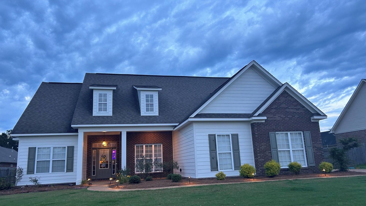 Twelve Oaks House | 3 bedroom 2 bath Home 🏠