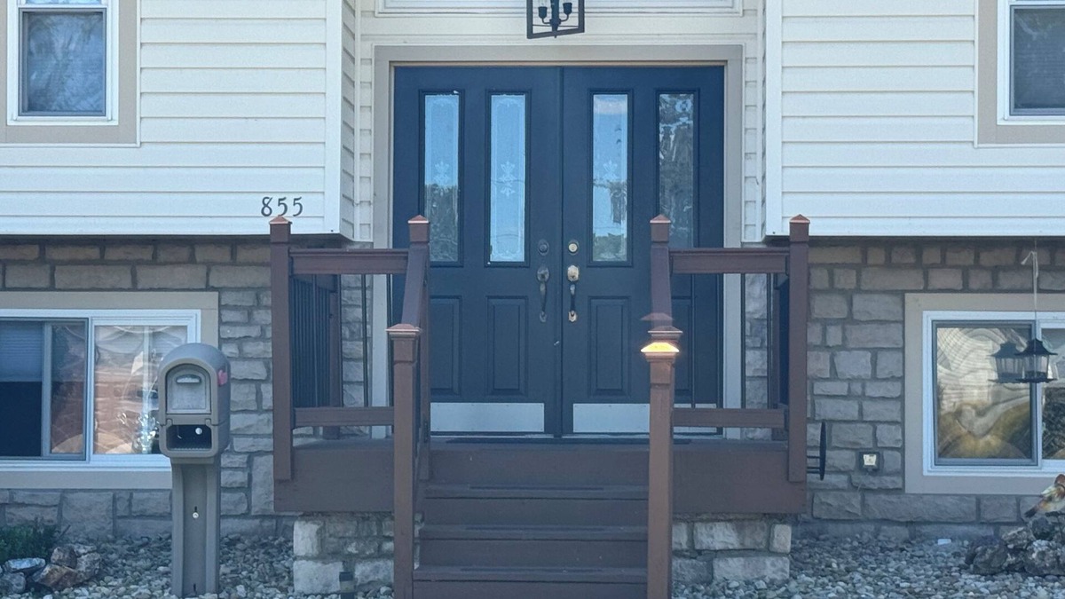 Newark House | 3-bedroom 2 bath House Featuring a Music Theme Decor