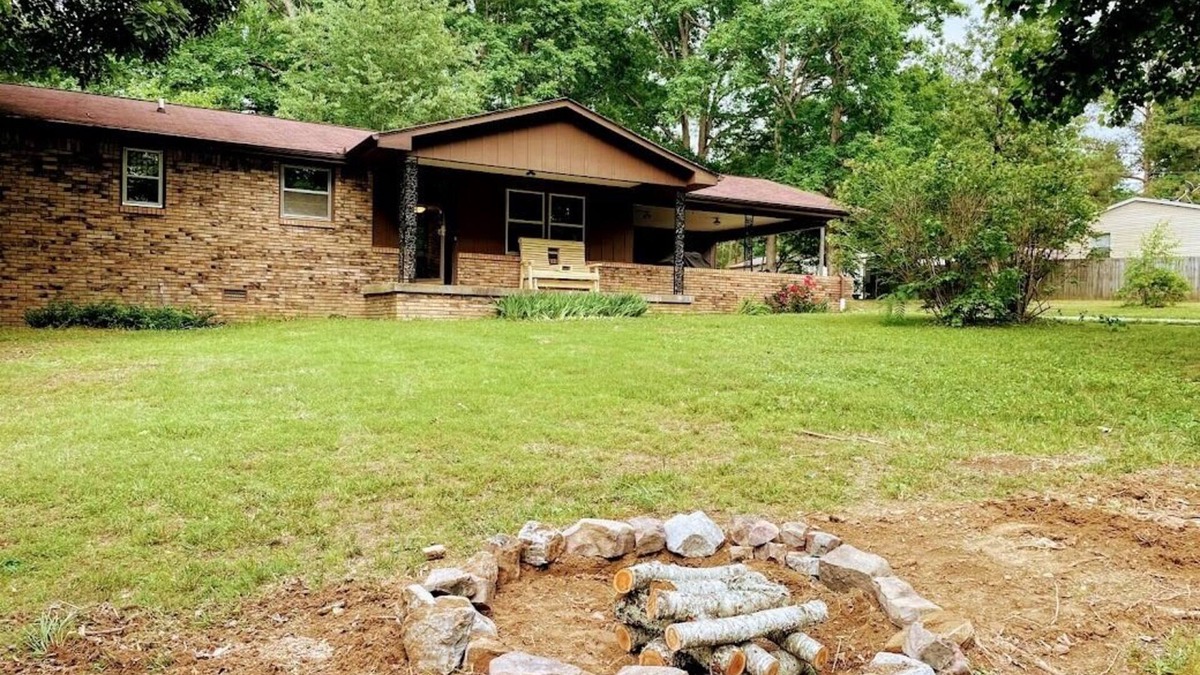 Dickson Other | 3 bedroom 2 bath ranch style house on 5 acres.