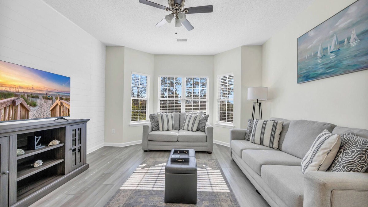 Red Hill Apartment | 3 bedroom 2 bath, Southern and beach style apt comfortable for whole family n