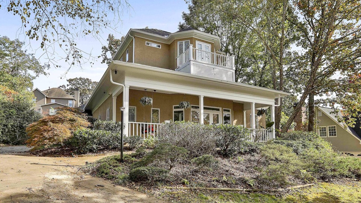 Peachtree City House | 3 Bedroom 2 Bath Cozy & Private Home in Beautiful Peachtree City