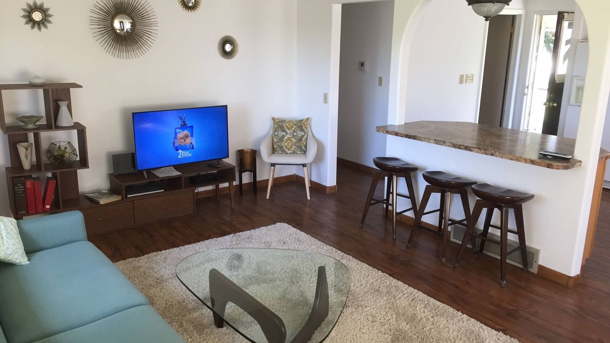 Billings House | 3 Bedroom 2 Bath W/2 car garage next to DanWalt Gardens