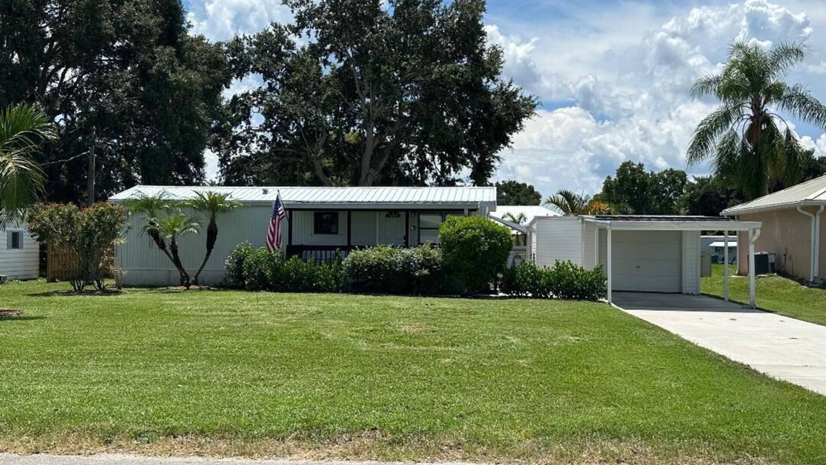 Taylor Creek House | 3-bedroom, 2-bath waterfront escape directly on a canal w/boat access to Lake O