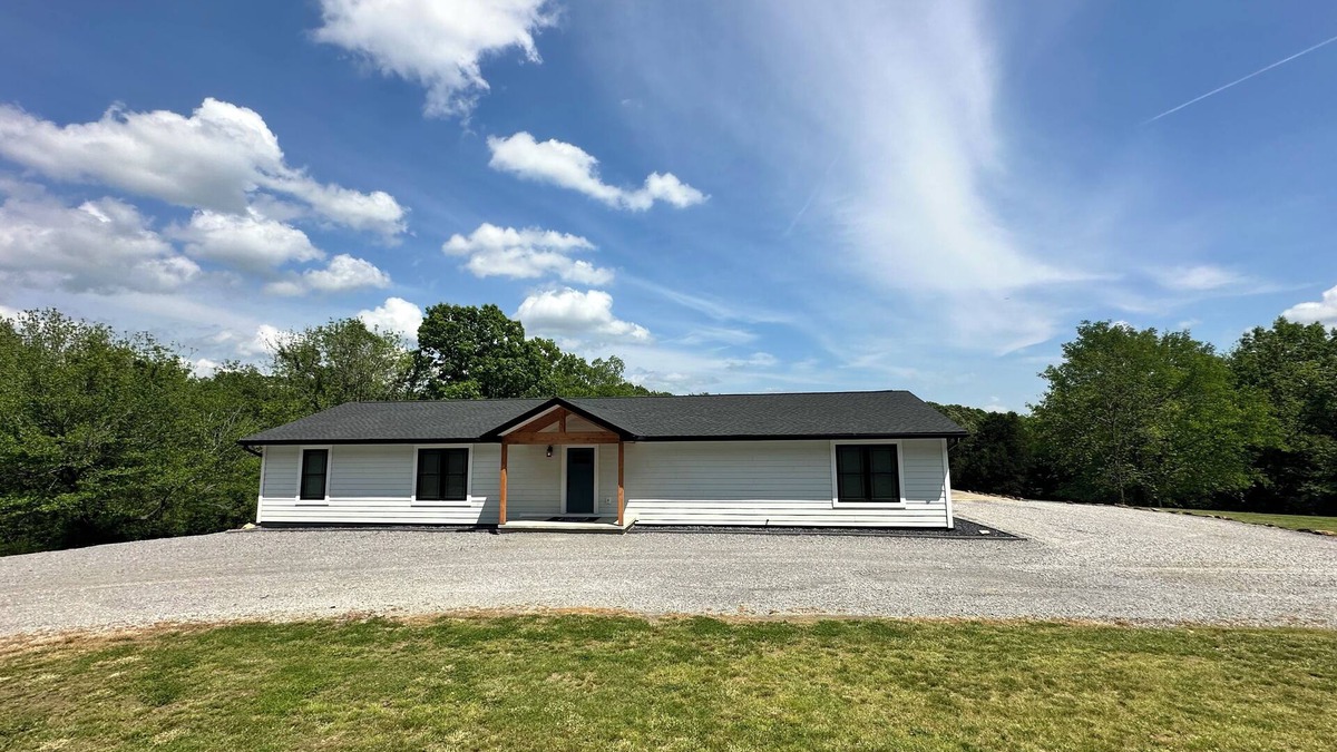 Vienna House | 3 bedroom 2 bathroom home on 14 acres in a peaceful, relaxing setting.nnn