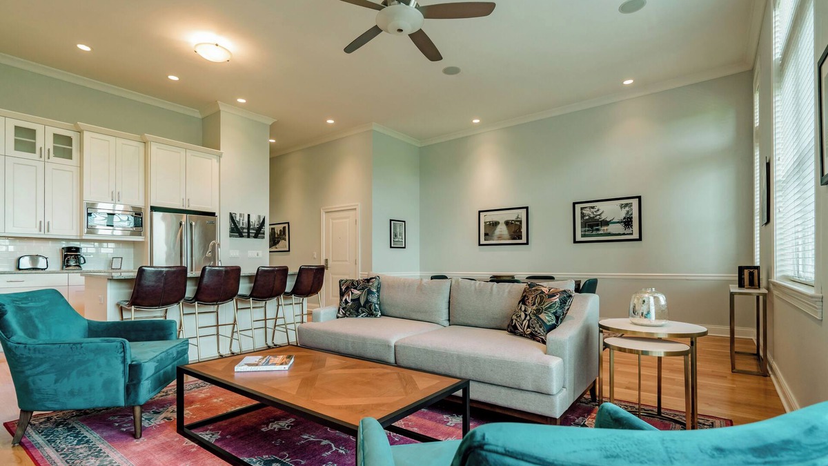 Ravenswood Apartment | 3 Bedroom/2 Bathroom Luxury Suite in Vibrant Andersonville
