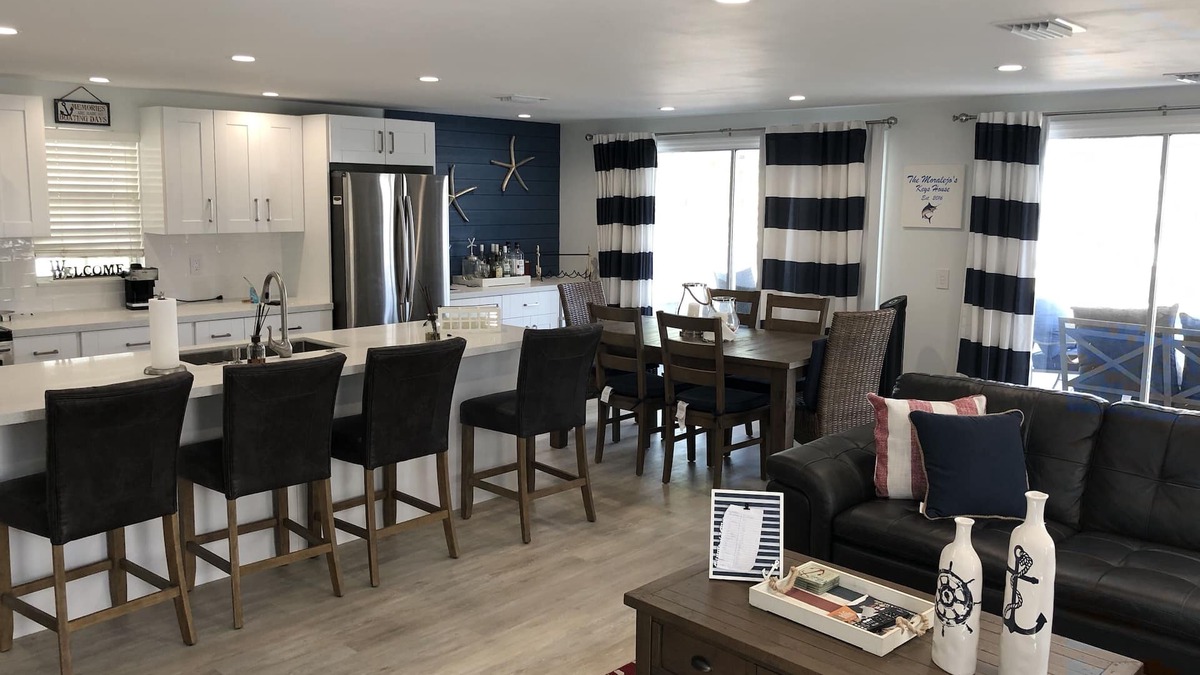 Hammer Point House | 3 Bedroom - 2 Bathrooms, sleeps 6 with bay front views
