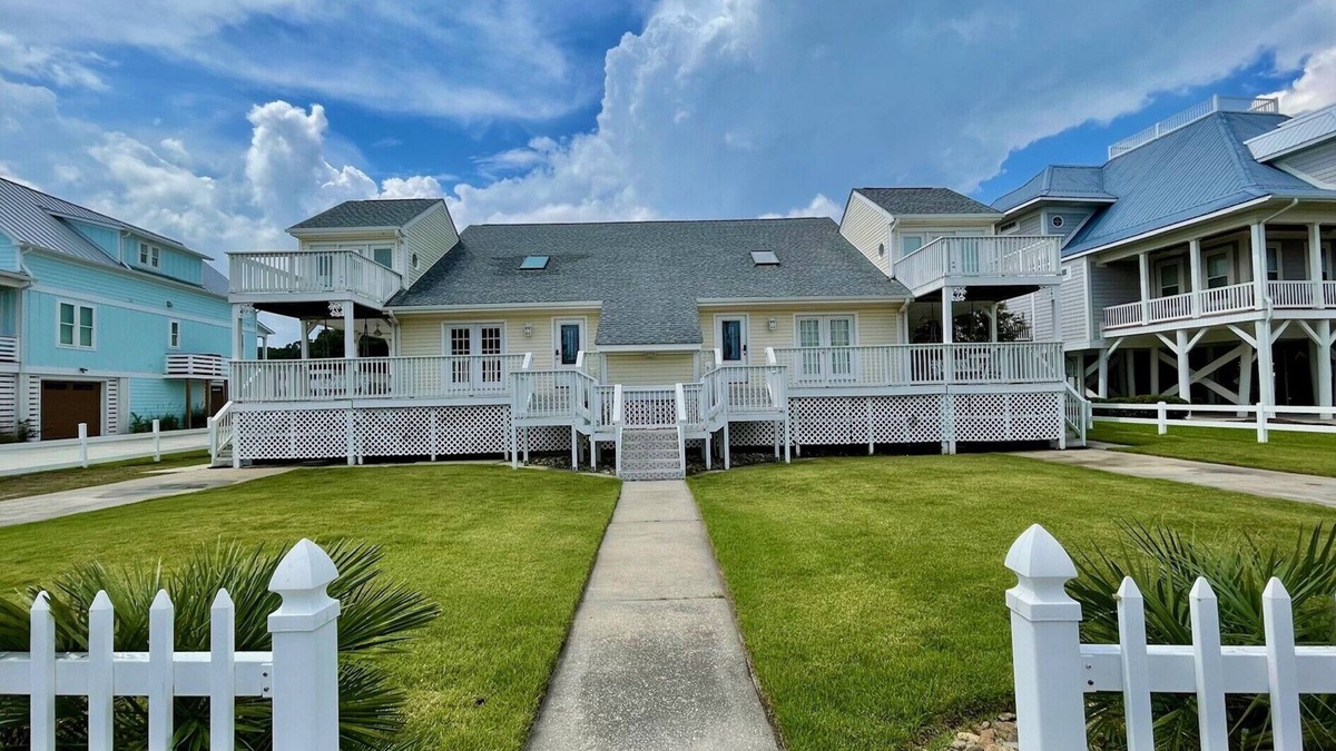Long Bay Estates House | 3 Bedroom, 2nd Row with a Shared Pool - Beach Bliss