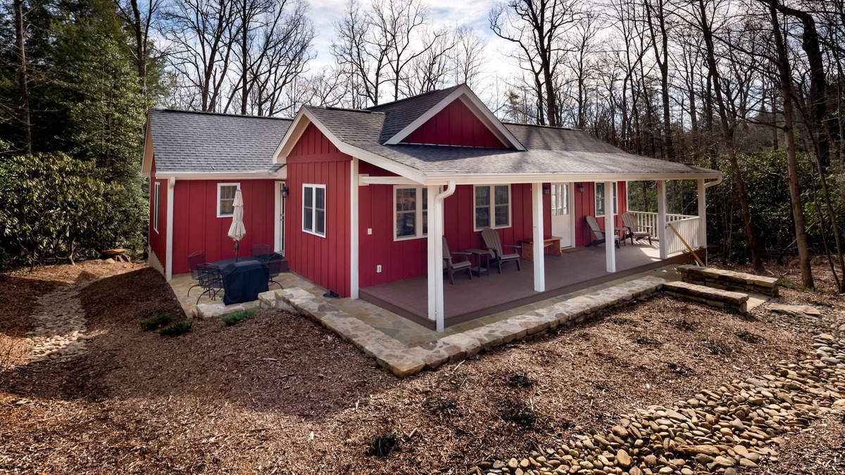 Montreat House | 3 bedroom 3 bath cottage near Montreat campus & 5 minutes to Black Mountain