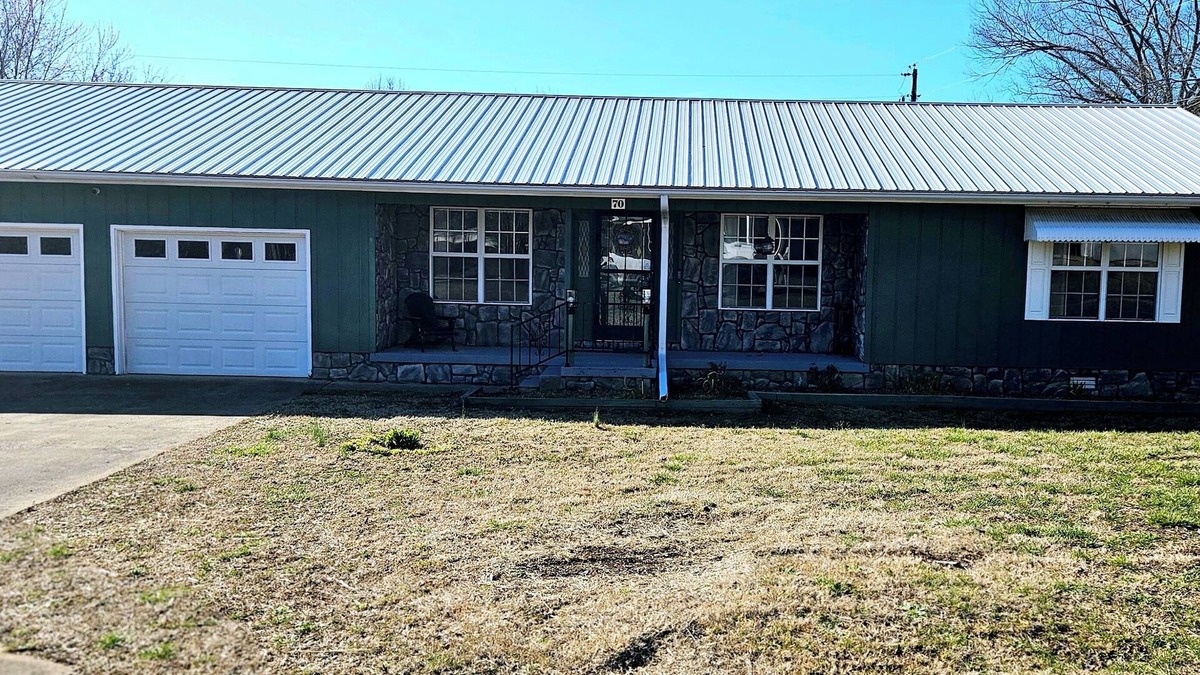 Springville House | 3-bedroom 3-bath house in Springville, TN. KY LAKE FISHING . Bring your boat !