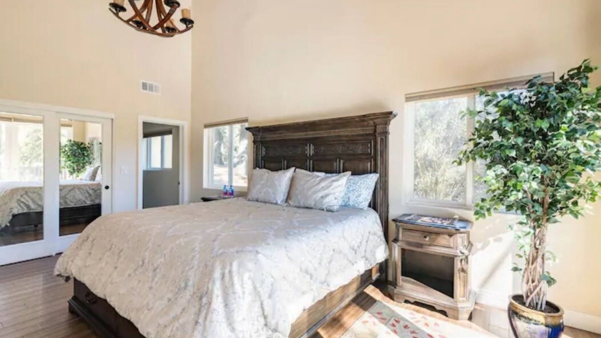 Meadow Bay House | 3 bedroom 3 Bath Charming Mountain Retreat w/views