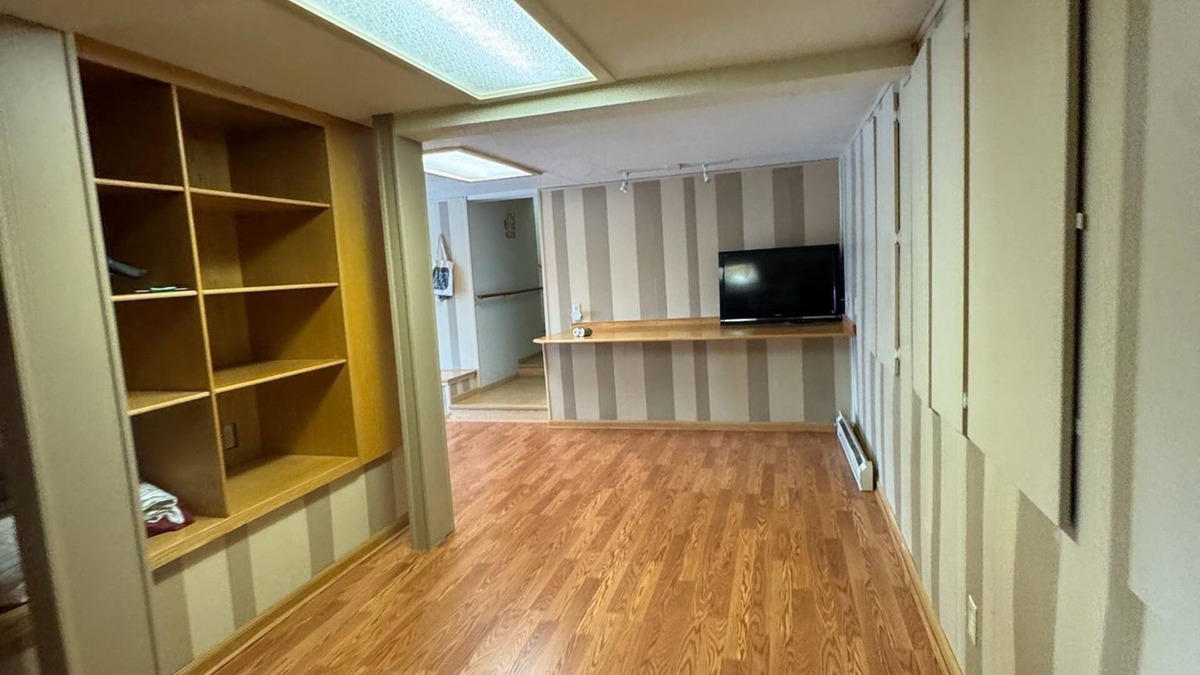 Shasta Lake House | 3-bedroom 3 full baths pool house 4 miles to the lake boat launch and dam