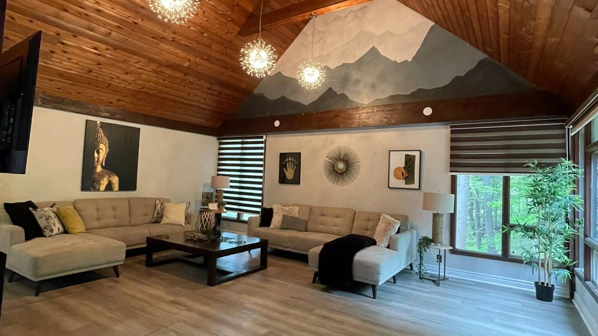 Ajax House | 3 Bedroom + 4 Washroom Cottage Home on a Large Private Lot Surrounded by Trees
