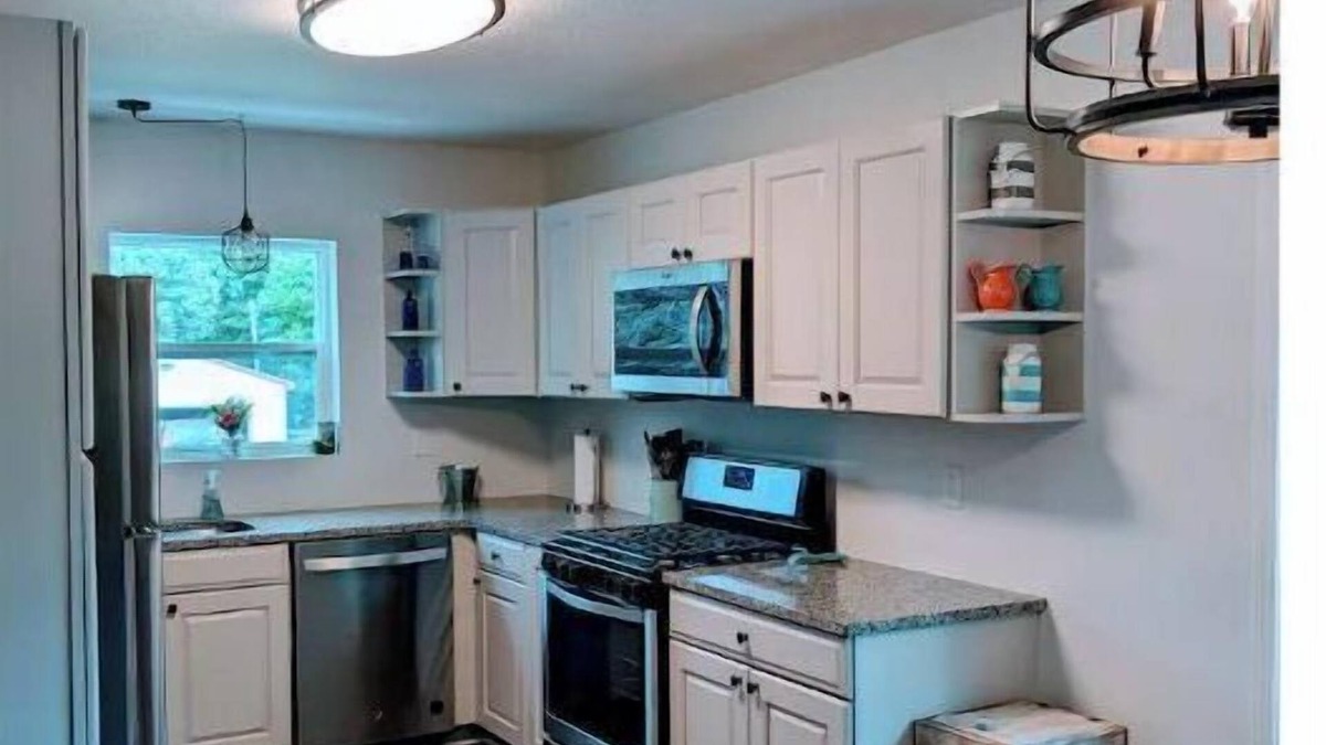Central Lake House | 3 Bedroom 5 Minutes from Torch Lake/15 From Shanty Creek