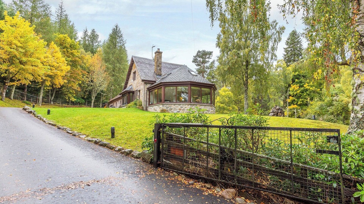 Grantown-on-Spey Cottage | 3 bedroom accommodation in Advie, near Grantown-on-Spey