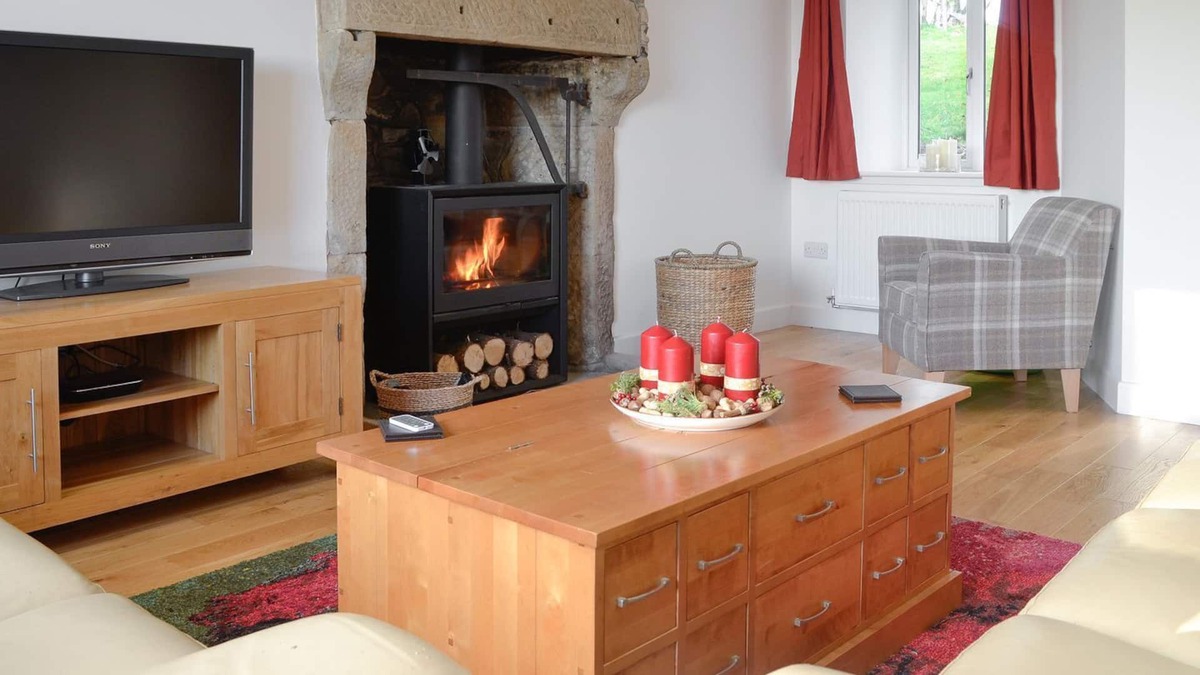 Lochwinnoch Cottage | 3 bedroom accommodation in Near Lochwinnoch