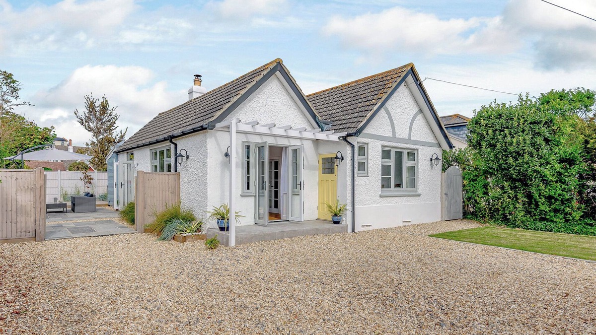 East Wittering Cottage | 3 bedroom accommodation in East Wittering