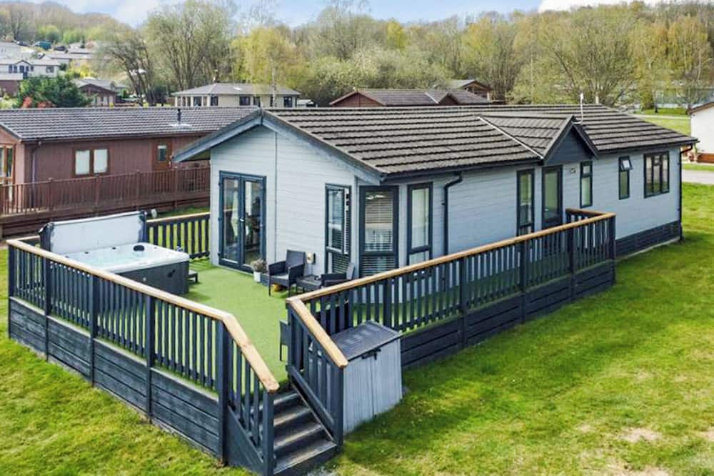 Woodham Walter Ski Chalet | 3 bedroom accommodation in Woodham Walter, Maldon