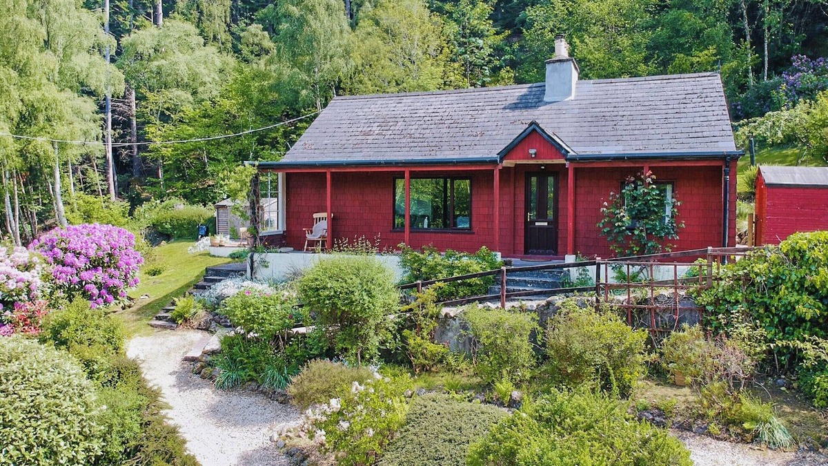 Inverfarigaig Cottage | 3 bedroom accommodation in Inverfarigaig