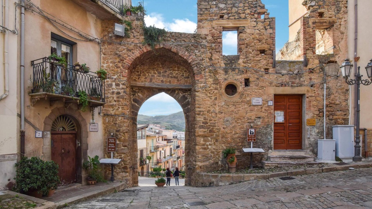 Castel Di Tusa Apartment | 3 bedroom accommodation in Castel di Tusa