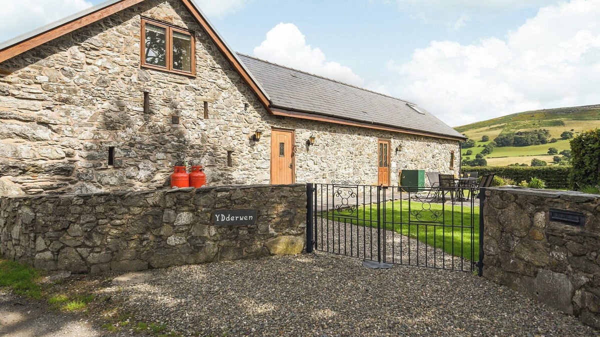 Pennant Melangell Cottage | 3 bedroom accommodation in Penybontfawr