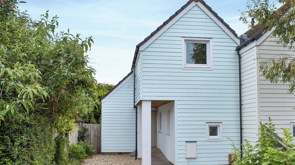 Middleton-on-Sea Cottage | 3 bedroom accommodation in Elmer, Middleton-on-Sea