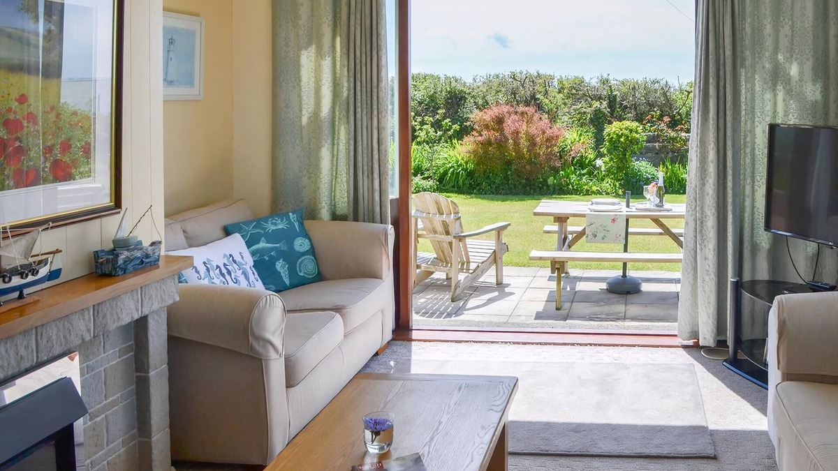 Cylch-Y-Garn Cottage | 3 bedroom accommodation in Church Bay, Anglesey